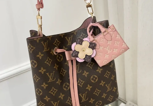 LV Pendant 5