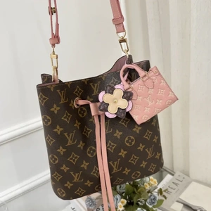 LV Pendant 5