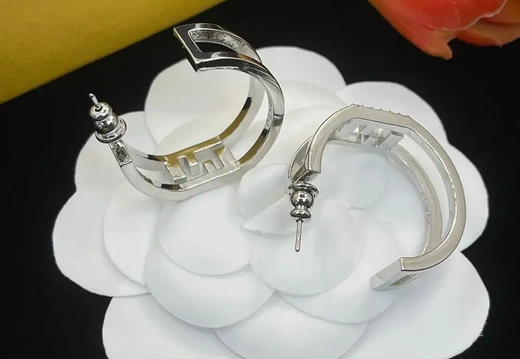 Earstuds